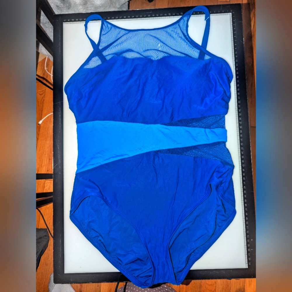 Coco Reef Tummy Control Contrast One-Piece Swimsuit Size 14/38C